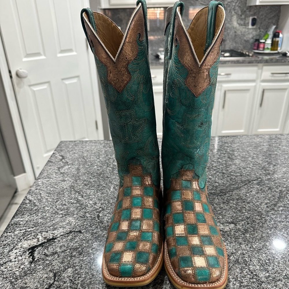 Size 9 Tin Haul women’s boots